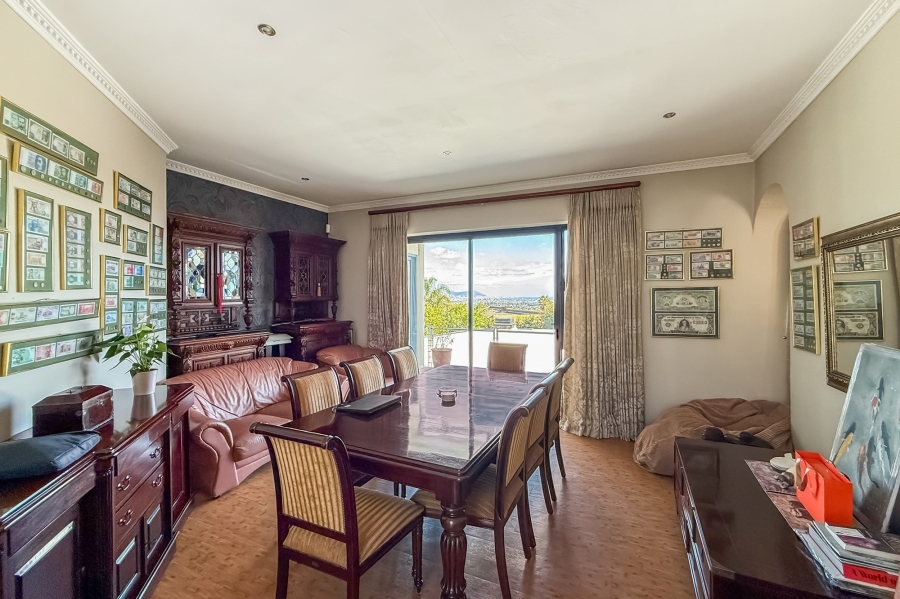 5 Bedroom Property for Sale in Plattekloof Western Cape